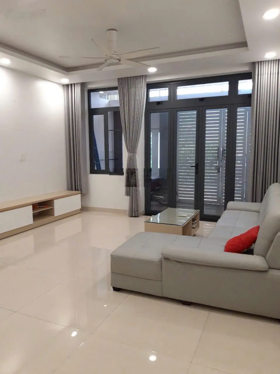 Nhà 3 tầng TNPA Giáp TNPB 2' Ra Lê Văn Việt DT 5*16=80m2 đường 7m Oto tránh thông nhà đẹp ở ngay