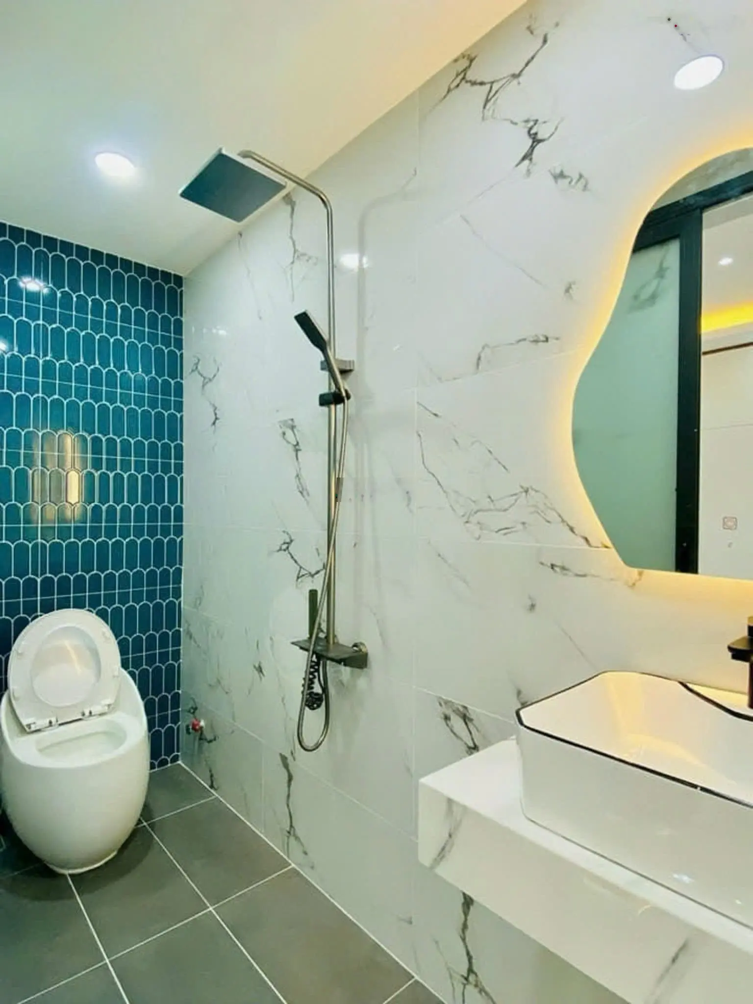 Xoay vốn làm ăn bán gấp nhà hẻm 4,5m đường Lý Thường Kiệt Tân Bình. Giá 3tỷ880, Diện tích 52m2