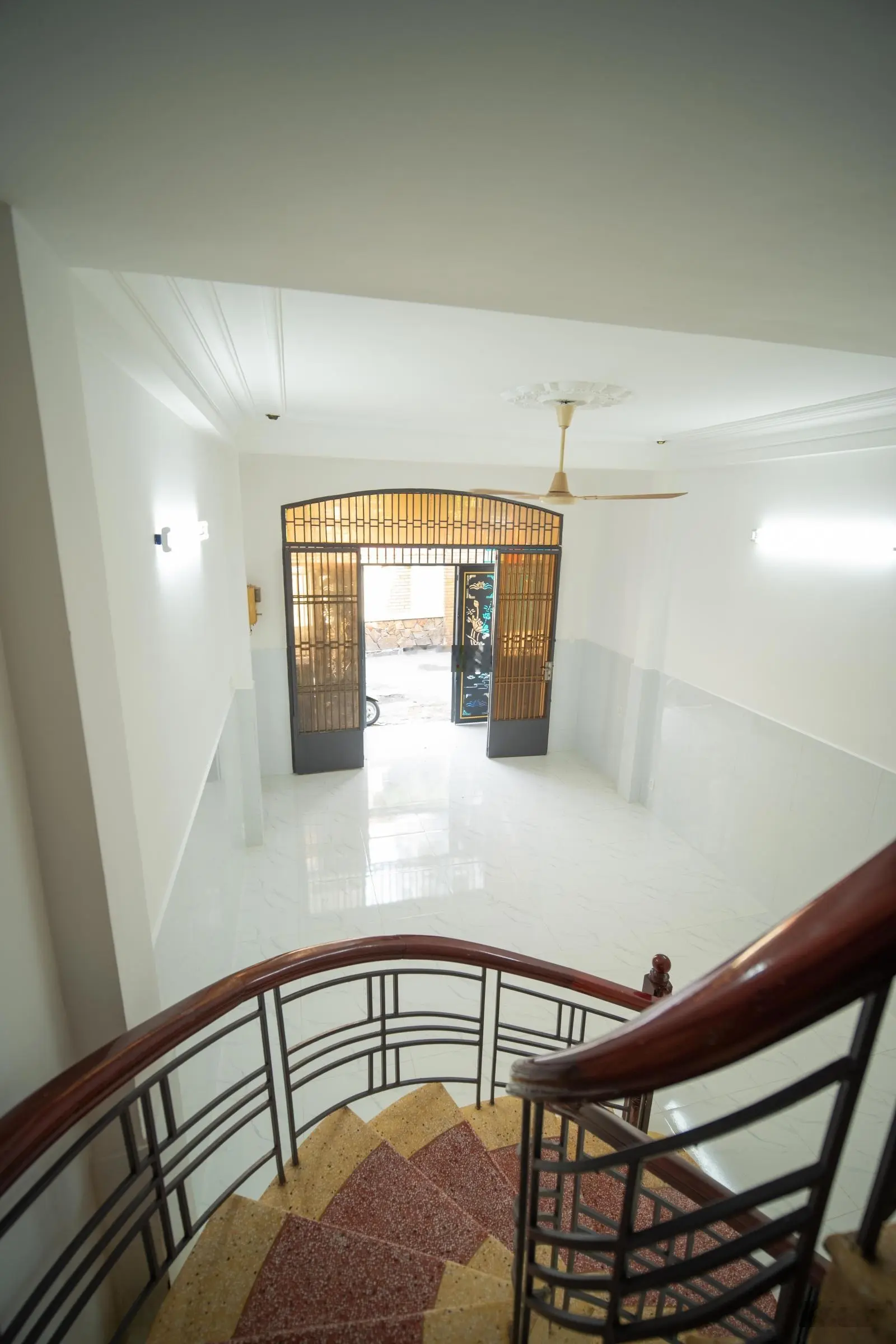 Nhà 1 trệt 1 lầu hẻm ô - tô tránh Trần Quang Diệu, Q.3 ngang 4,3m, xe vào tận nhà