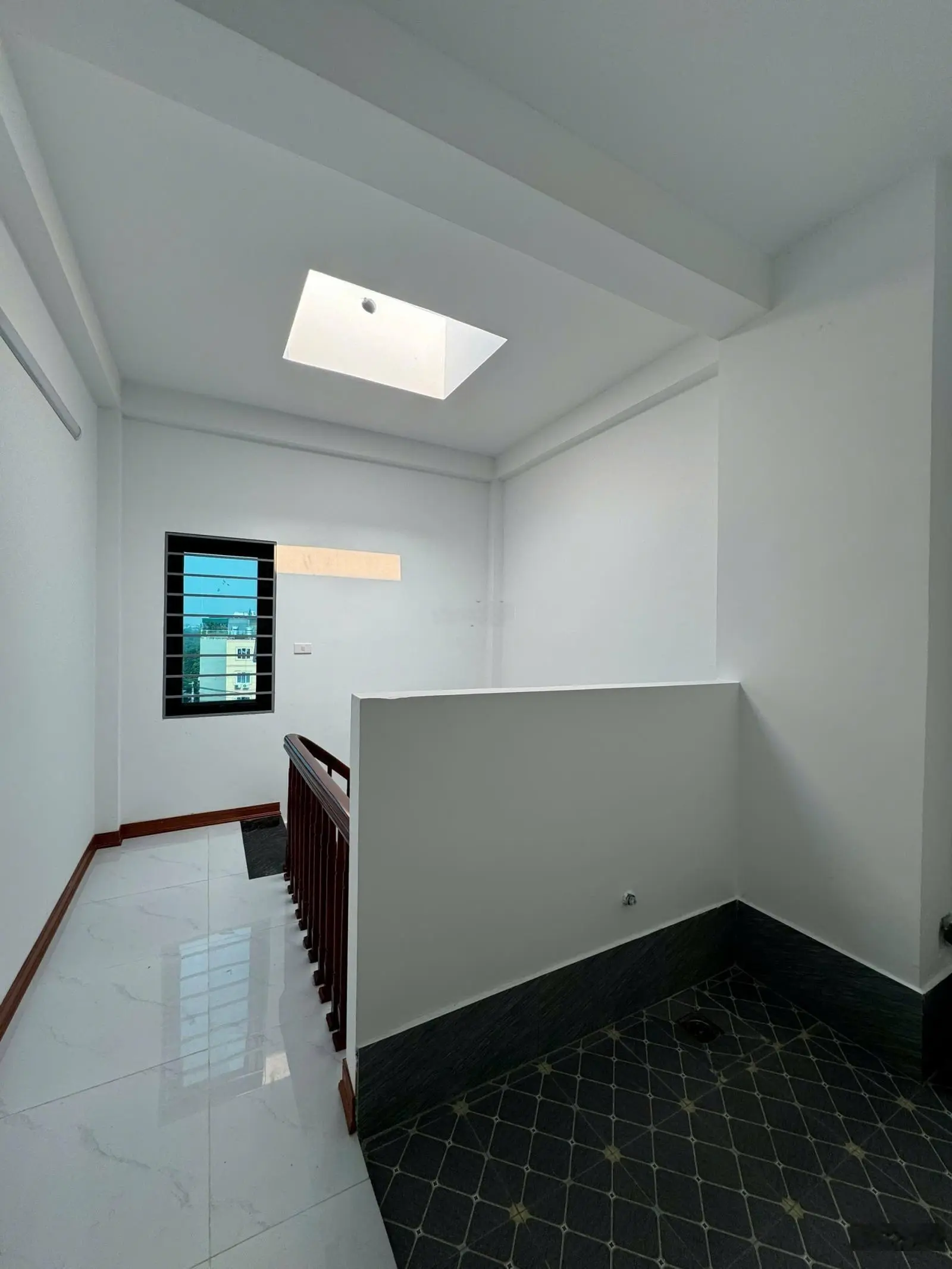 Bán nhà Yên Nghĩa 35m2 5 tầng lô góc đẹp full nội thất đến ở luôn ngõ rộng thoáng. Chỉ nhỉnh 3tỷ