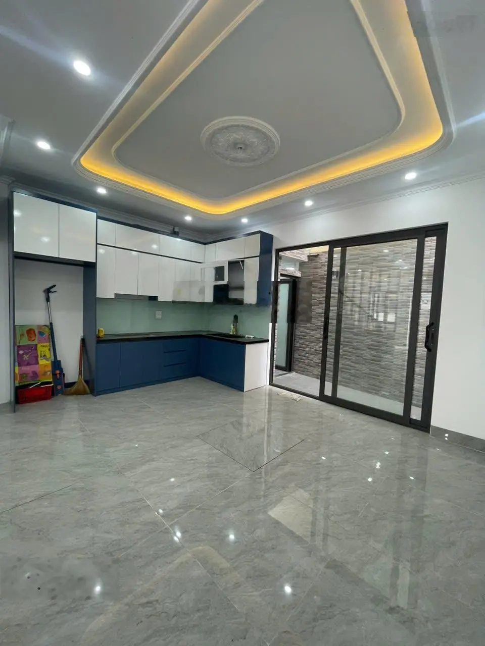 Cần gấp bán biệt thự mi ni chỉ nhỉnh 6đ tại TT Thanh Trì. Gần 100m * 4T full công năng.