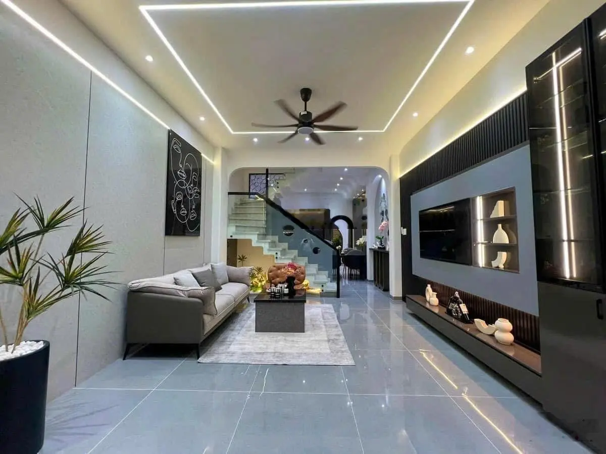 100m ra vòng xuyến Lê Trọng Tấn, 41m2-6,5tỷ=150tr/m2. SĐCC - TT chuẩn 100%. Thương lượng thoải mái