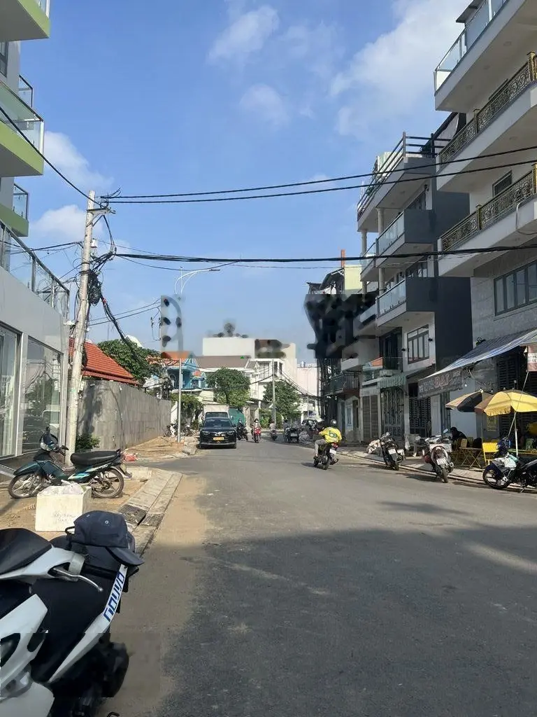 Bán nhà mặt tiền kinh doanh ngay khu sầm uất tên lửa dt 96m2 chỉ hơn 11 tỷ chúc