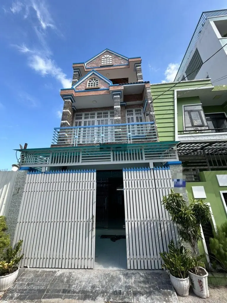 Nhà mới 4 tầng xe hơi ngủ trong ,full nội thất cao cấp, mặt tiền hẻm 6m ,đường nguyễn thị thậ