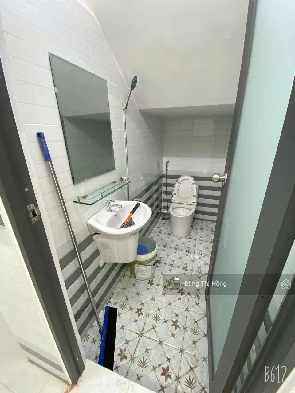 Bán gấp nhà đường Bà Điểm 5, 68m2 khúc giao với Nguyễn Ảnh Thủ 1T2L đang cho thuê 7tr/th SHR