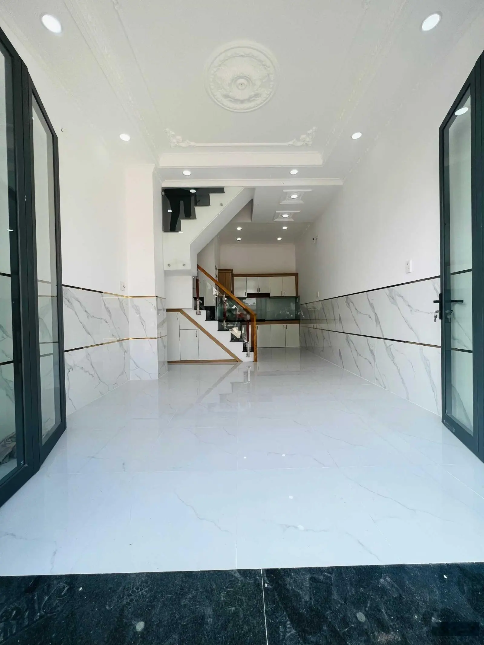 Nhà SHR 3 lầu 4 phòng ngủ 1 phòng thờ sân thượng 1 tum DT 50m2