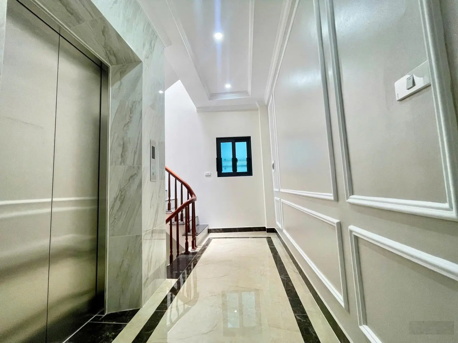 Chỉ 10,5 tỷ có nhà Ngô Thị Sỹ- Vạn Phúc HĐ 5T-38m2 có thang máy oto đỗ cửa sát KĐT Galaxy Vạn Phúc