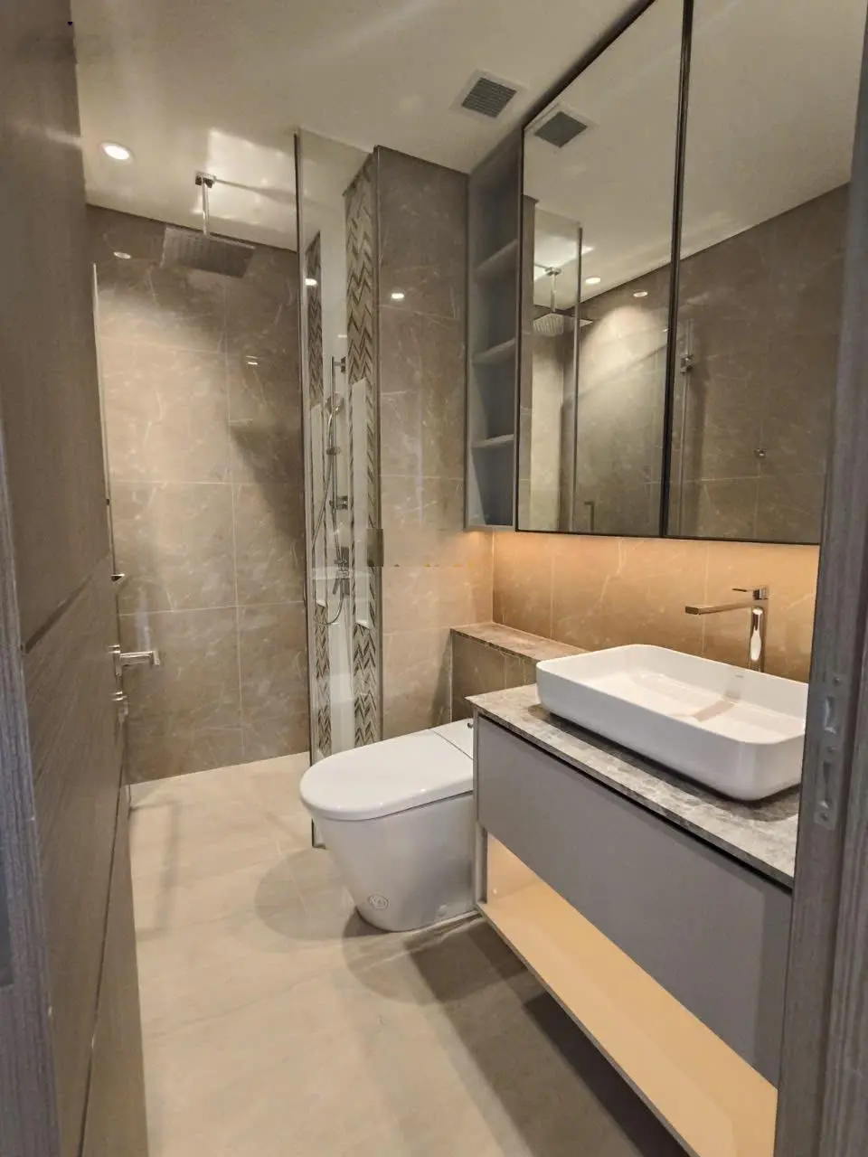 Bán căn 2PN Opera Metropole 70m2 giá chỉ 16.1 tỷ bao gồm thuế phí, view sông, cầu Ba Son, tầng cao