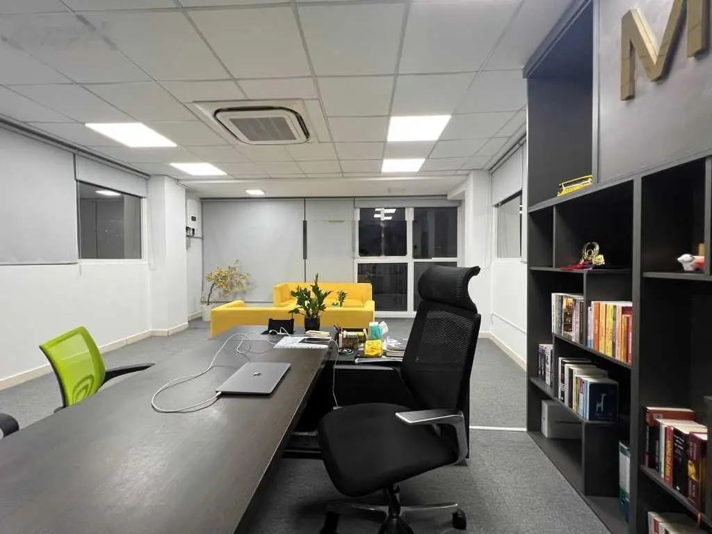 Bán toà nhà siêu khan hiếm mặt tiền Lê Hồng Phong - Quận 5. DT = 212m2. Giá chỉ: 200 tỷ (TL)