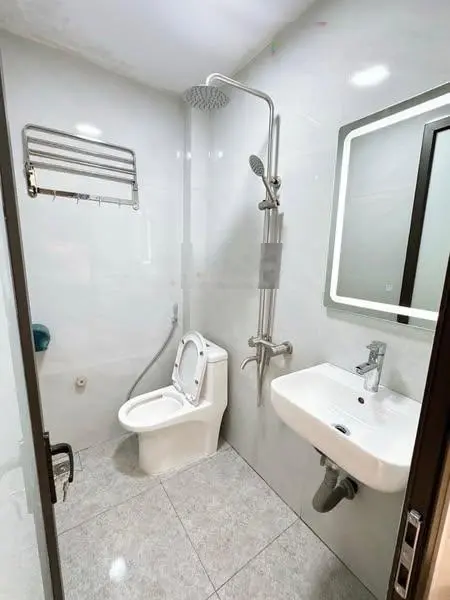 Chủ nhà bán gấp - nhà đẹp 45m2 5 tầng hơn 5 tỷ - cách mặt phố xốm 50m