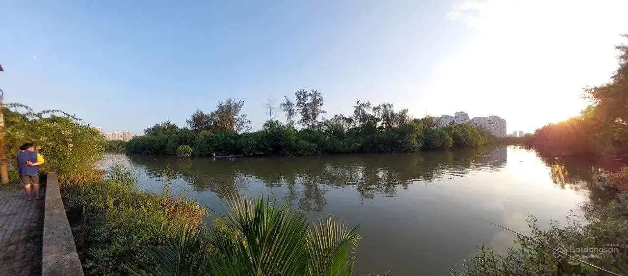 Bán nhà đẹp view sông, 4 tầng giá 22.8 tỷ, khu dân cư đồng bộ, an ninh, nhà thoáng mát, hiện đại