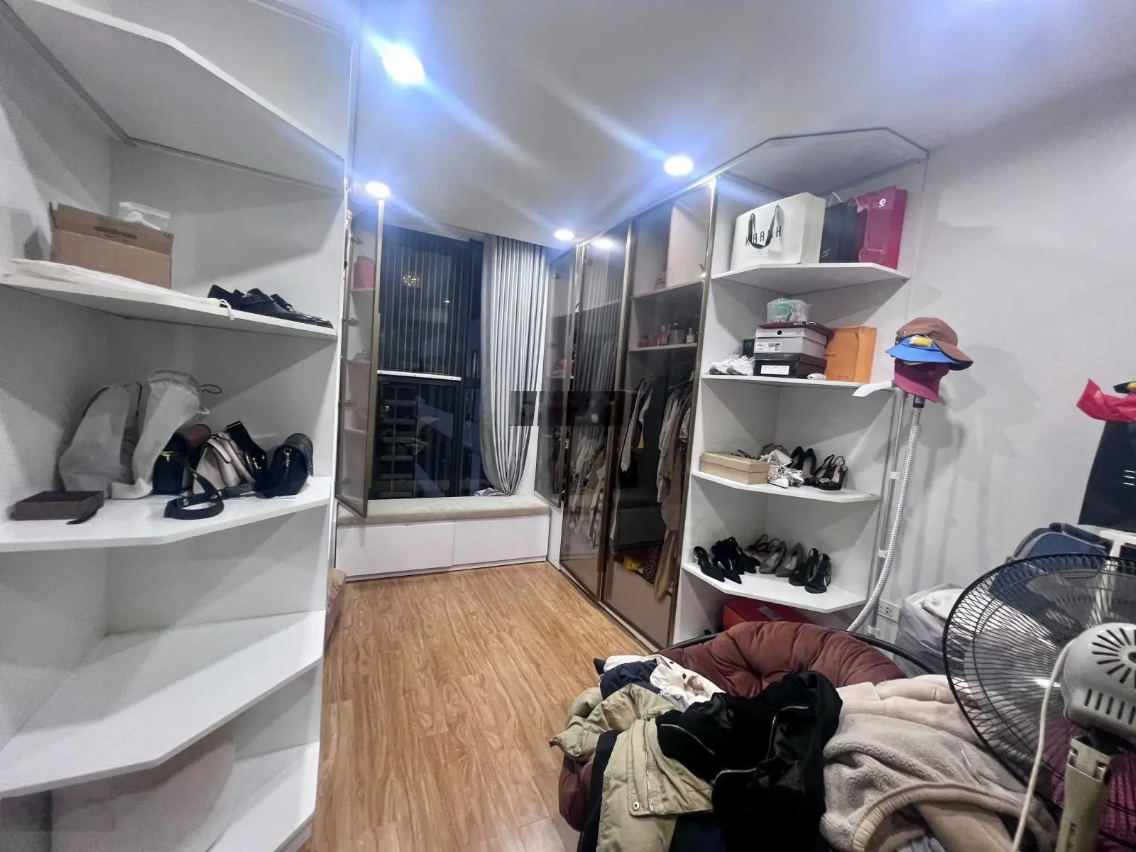 Chính chủ bán căn hộ tại Hà Nội Center Point đơn nguyên 2, diện tích 85m2 (3PN -2WC), full nội thất