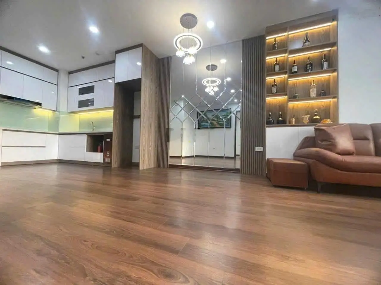 CC bán CHCC Thăng Long Capital An Khánh. DT 69,9m2, 2PN, 2VS, full nội thất vào ở ngay