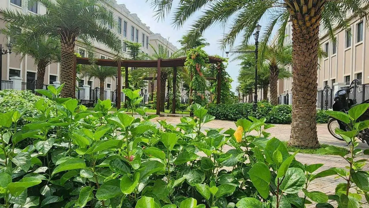 Bán nhanh căn liền kề 68m2 giá rẻ 7.6 tỷ, Thời Đại 18, 2 mặt tiền 1 mặt công viên. Vay ls ưu đãi