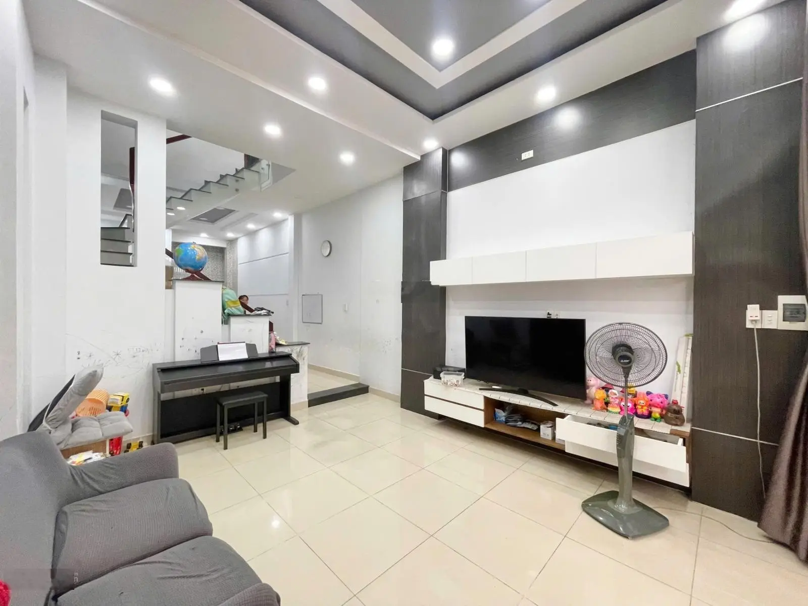 Cần bán gấp nhà ngay gần ql 13 và vạn phúc city : 0933352944