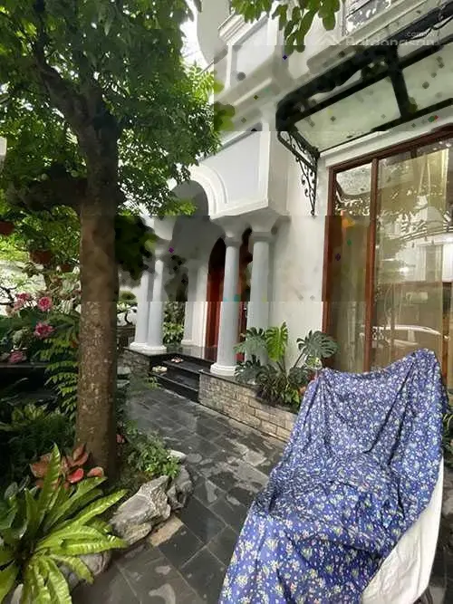 BIỆT THỰ SONG LẬP 186m2 BÊN HỒ 12HA, CẠNH VƯỜN HOA LỚN. HOÀN THIỆN ĐẸP SẴN ĐƯỜNG CHỜ LẮP THANG MÁY.