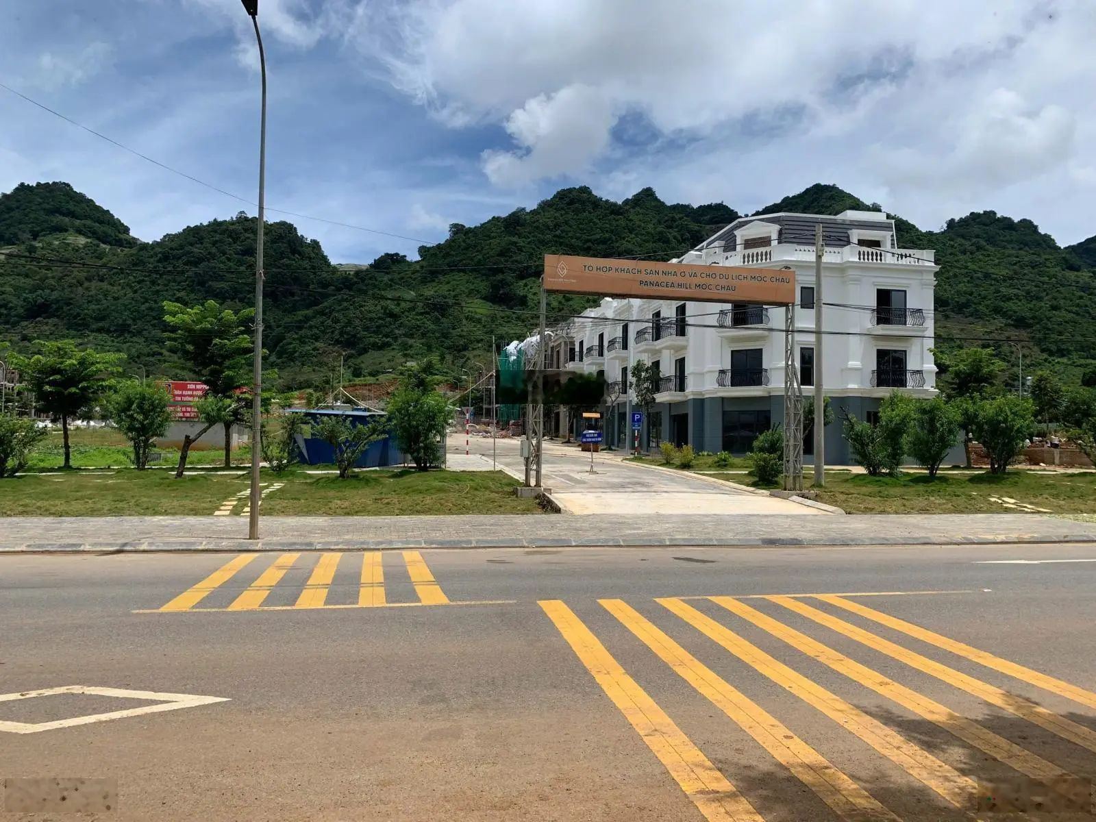 Chính chủ bán căn nhà phố tại khu đô thị Panacea Hill Mộc Châu 105m2, 4 tầng, giá 6,768 tỷ
