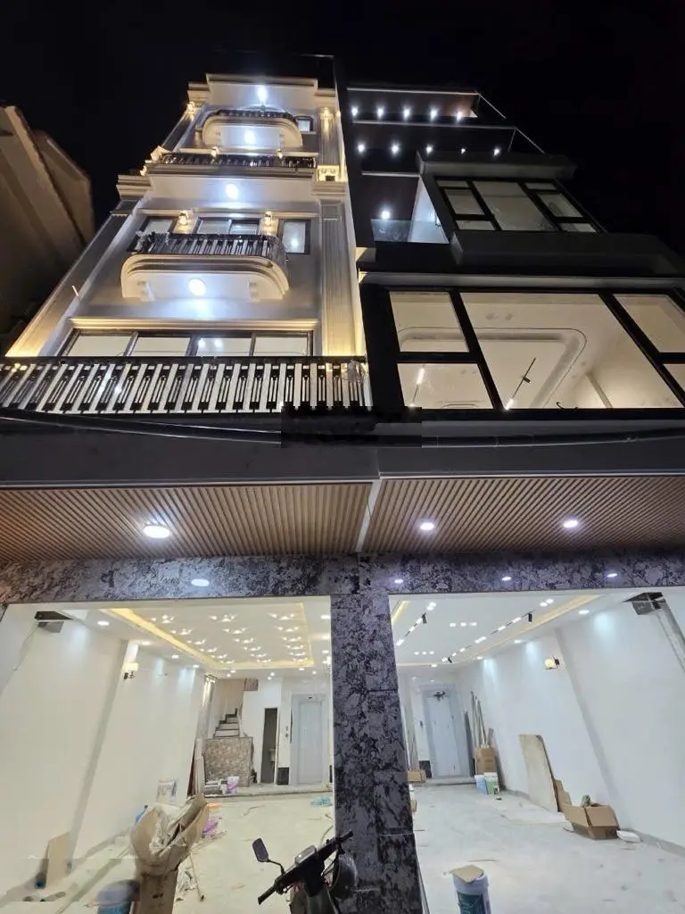 Nguyễn văn cừ 6 tầng - tháng máy - gara ô tô - full nội thất nhập khẩu - diện tích 63m2 rất rộng