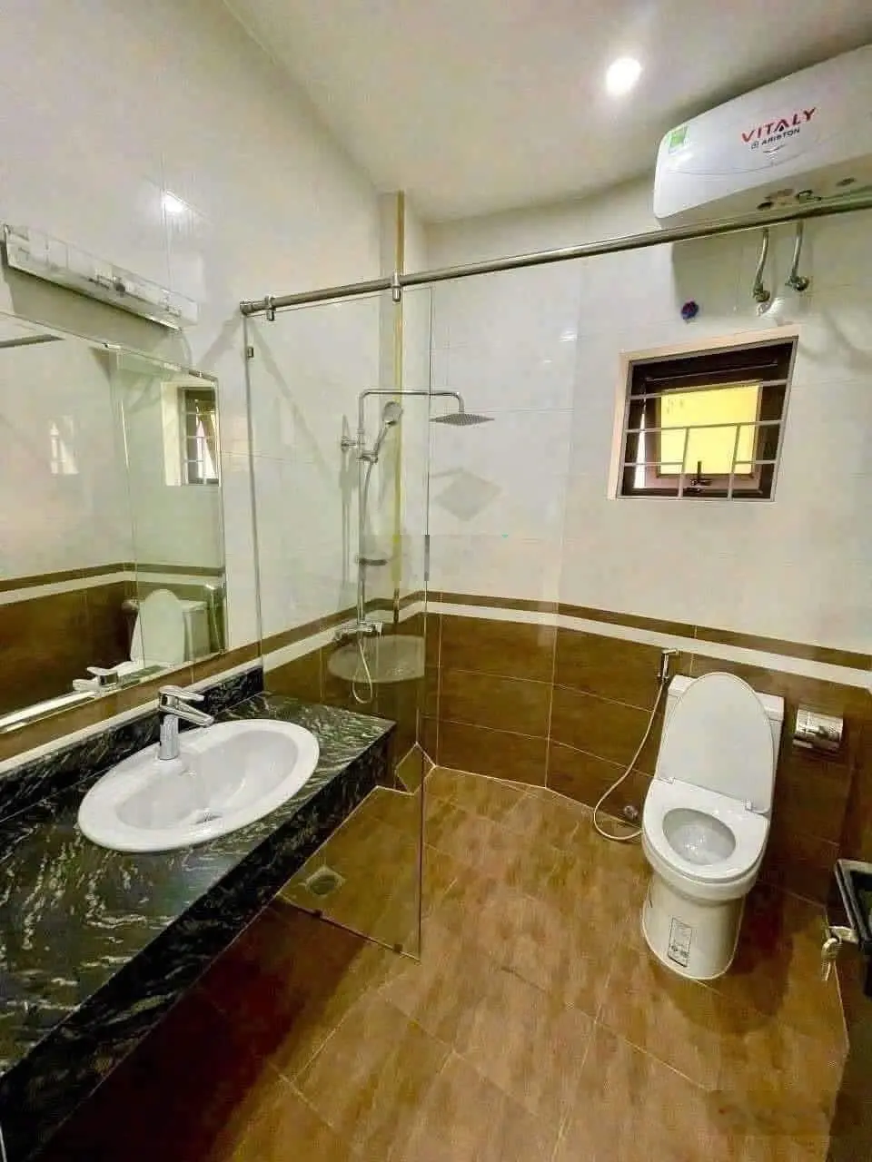 Chuẩn 200%! Mặt phố Lạc Long Quân 55m2, 7T thang máy - kinh doanh bất chấp, vỉa hè đá bóng, sổ đẹp