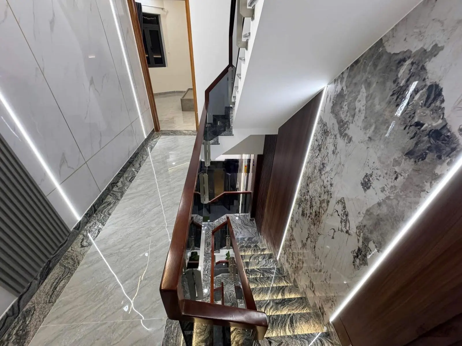 Căn góc siêu vị trí đường mã lò 4x14m nội thất cao cấp nhà xây 5 tầng mới giá chỉ 8.5 tỷ TL