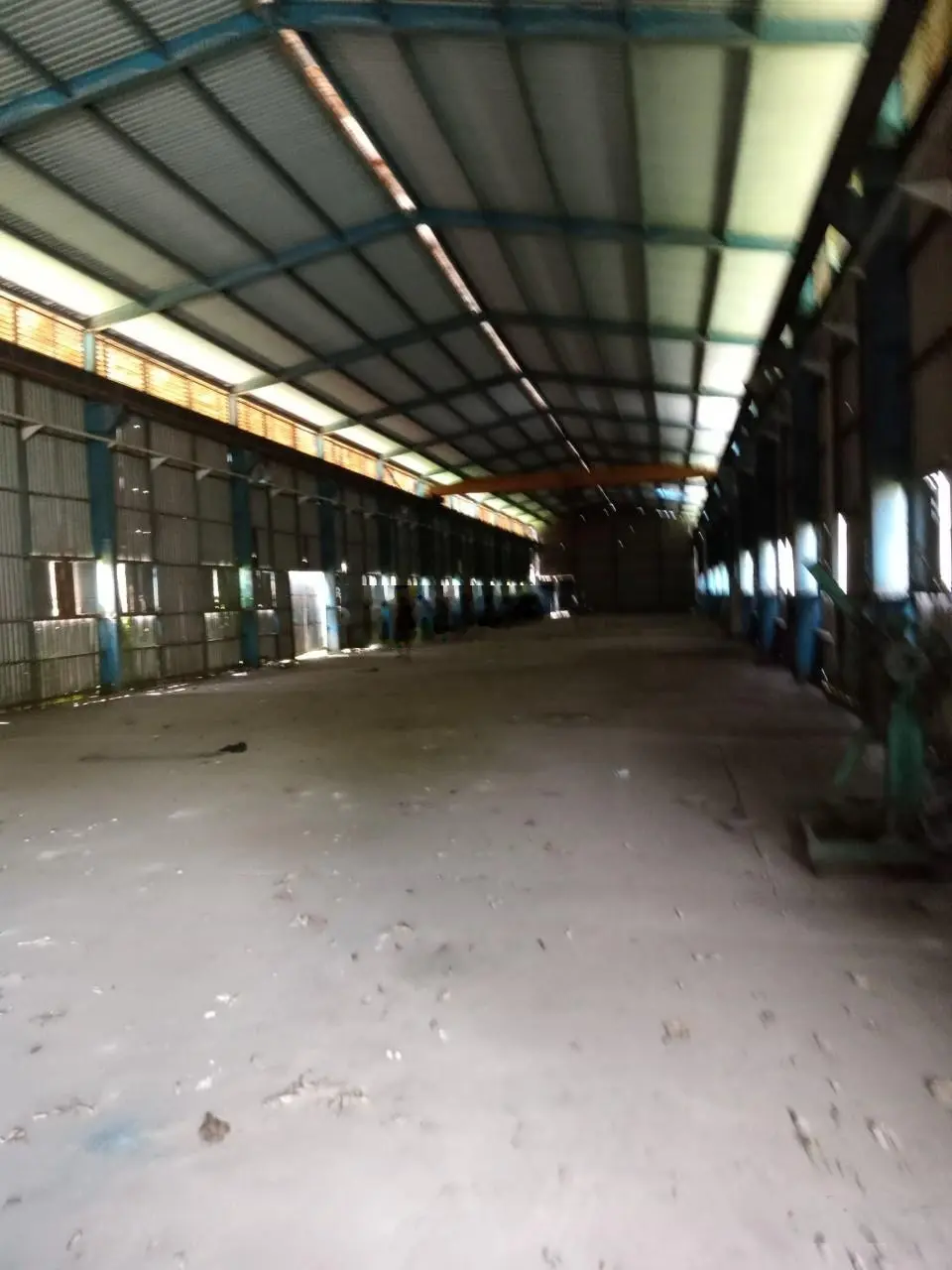 Cần tiền bán gấp nhà xưởng 2 mặt tiền đường Sông Lu. DT 2000m2 nhà xưởng 1500m2 giá rẻ