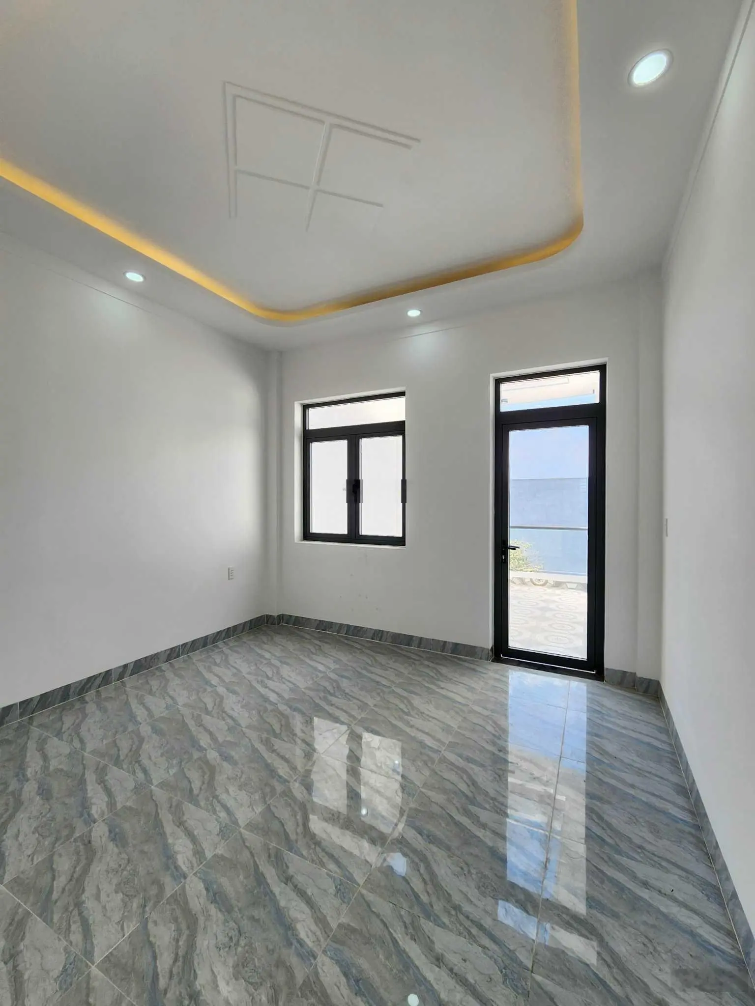 Bán nhà view công viên gần chợ Đông Đô 300m