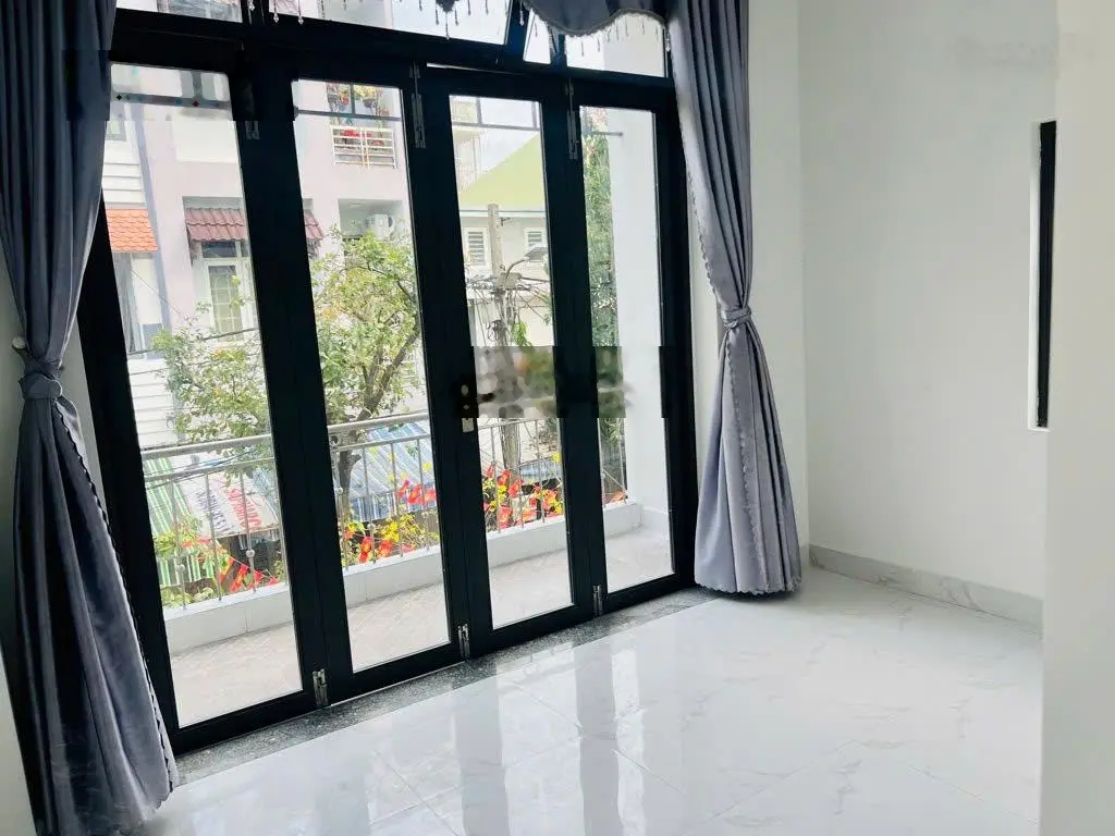 Rẻ hơn 1 tỷ so với khu vực nhà mặt tiền khu Thăng Long, gần sông chỉ hơn 4 tỷ