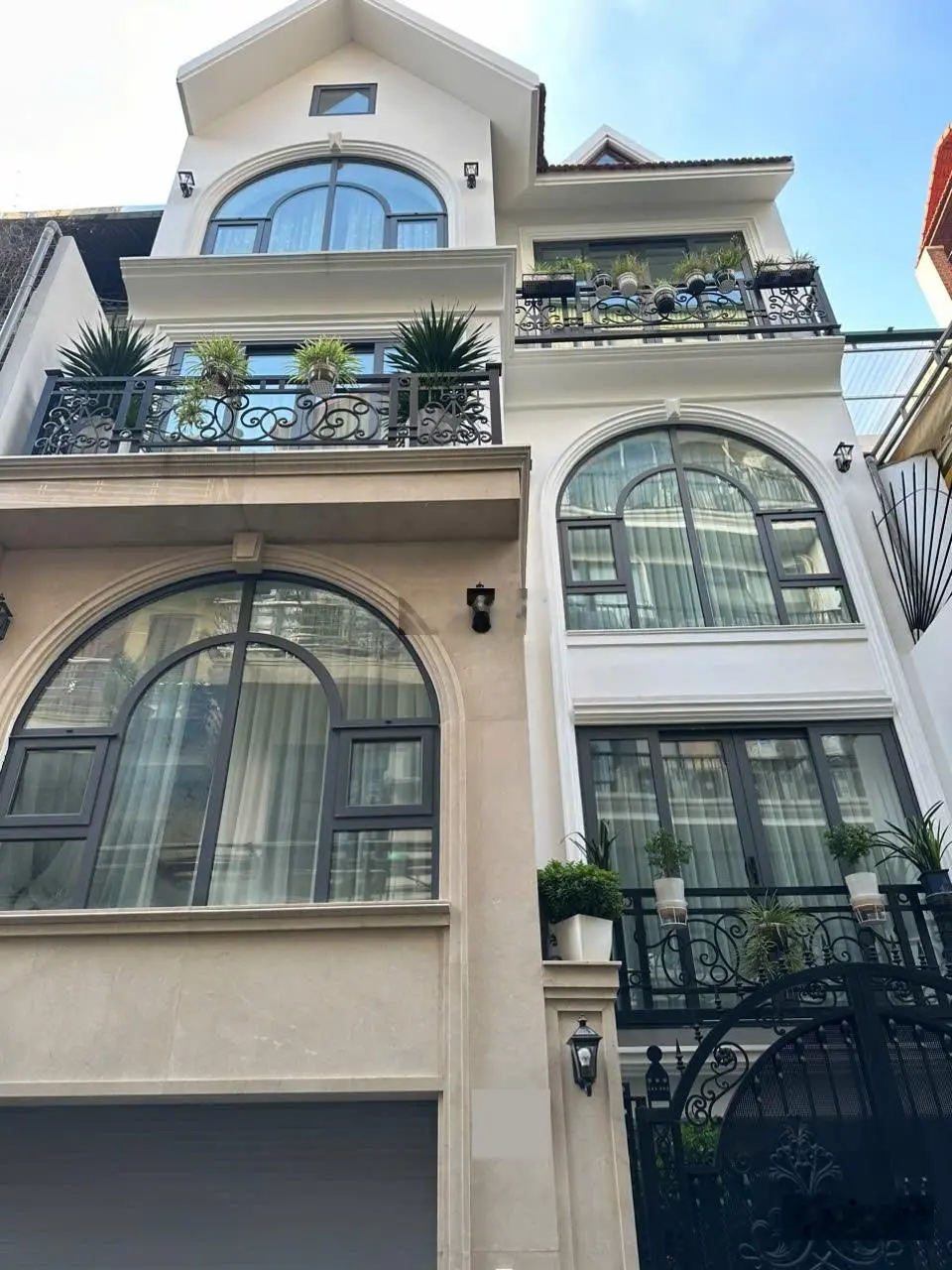 BÁN NHÀ PHỐ NHẬT CHIÊU 110m2-MẶT TIỀN 6.6M-VIEW HỒ TÂY-LÔ GÓC-VỈA HÈ-ÔTÔ TRÁNH-VIP-86 TỶ0394 743 ***