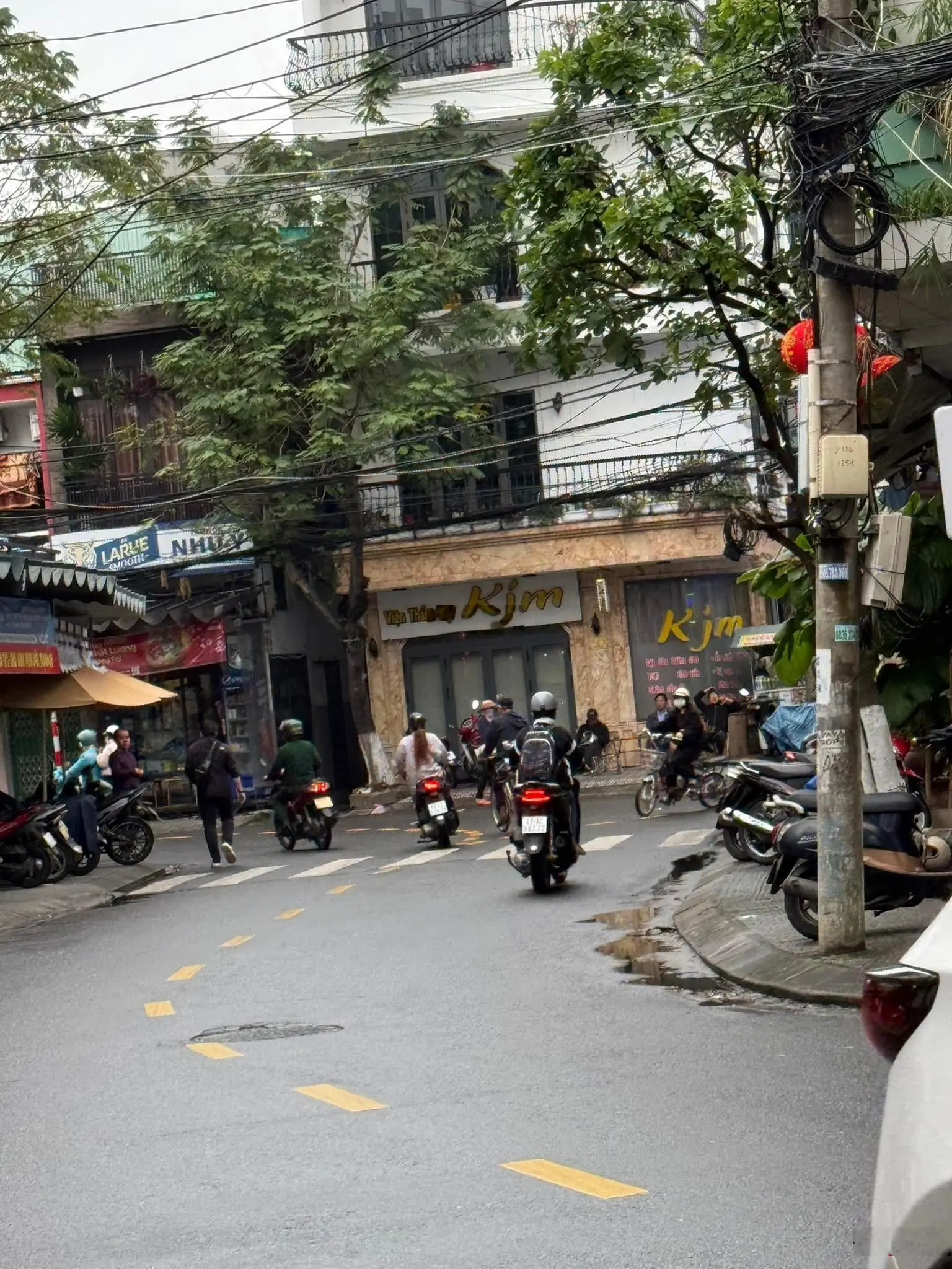 Bán nhà 2 Tầng 2 mặt tiền Hải Hồ. DT: 11.9 x 18m