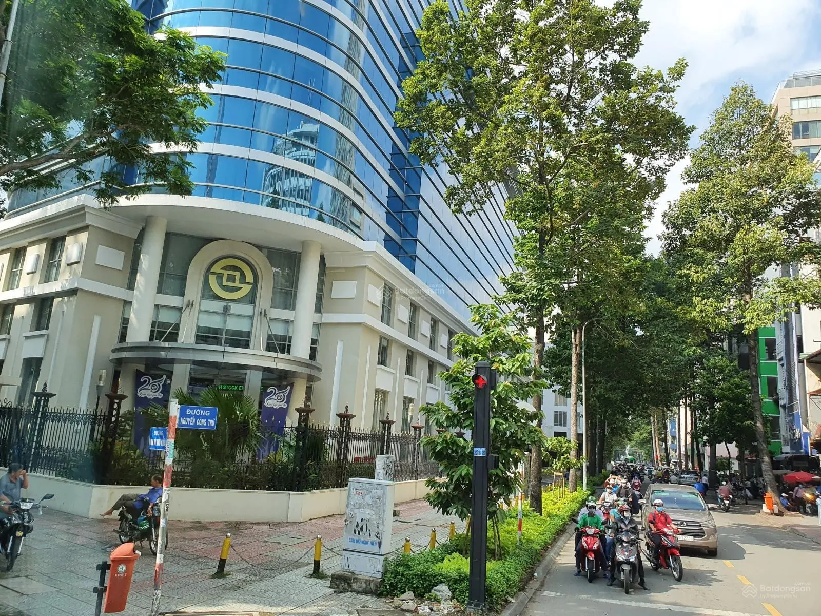 Bán tòa nhà khan hiếm 2 mặt tiền Nguyễn Trãi, Quận 1 - 14x32m, 2 hầm 10 tầng, HĐT 1 tỷ/th, 430 tỷ