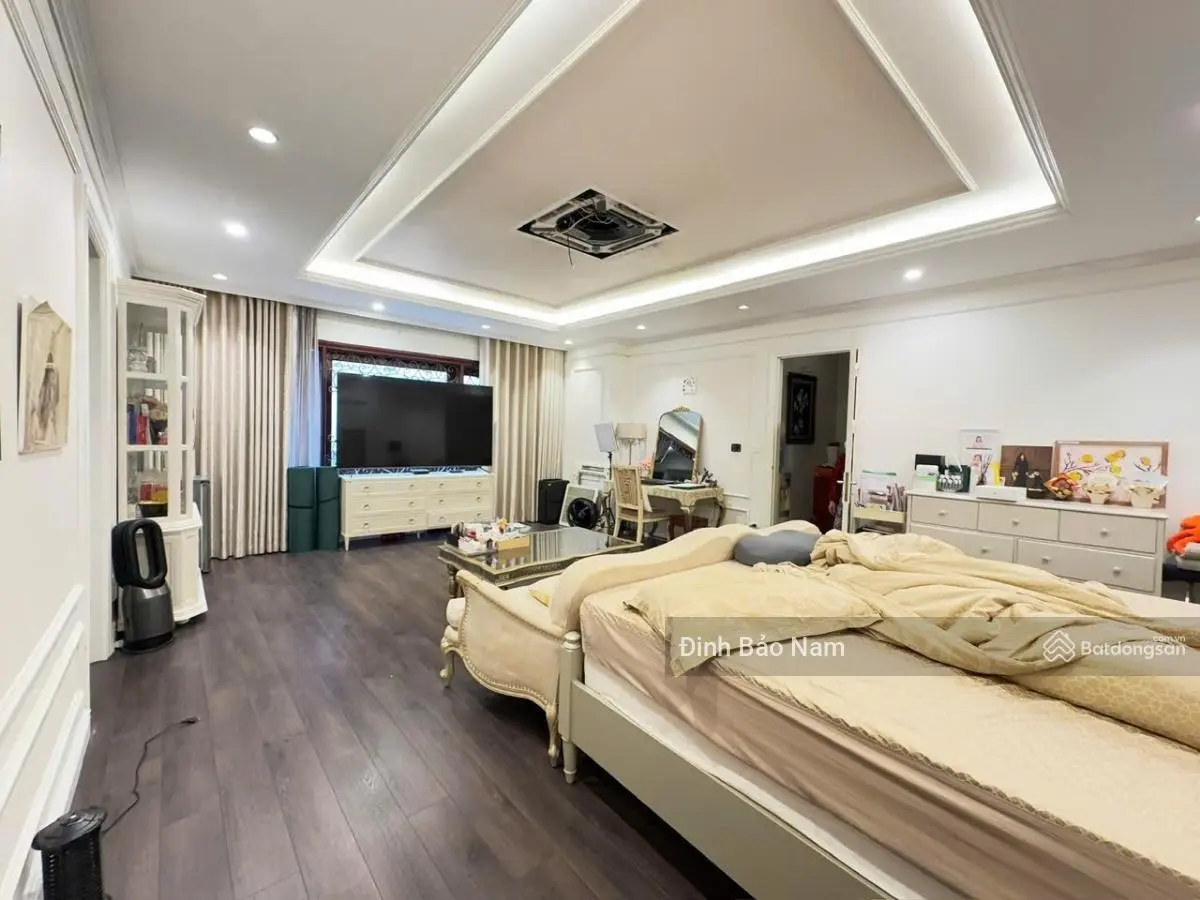 Đội Cấn 108m2 5 tầng mặt tiền 16.8m lô góc 2 mặt tiền ô tô tránh sổ đỏ vuông đẹp cách mặt phố 20m