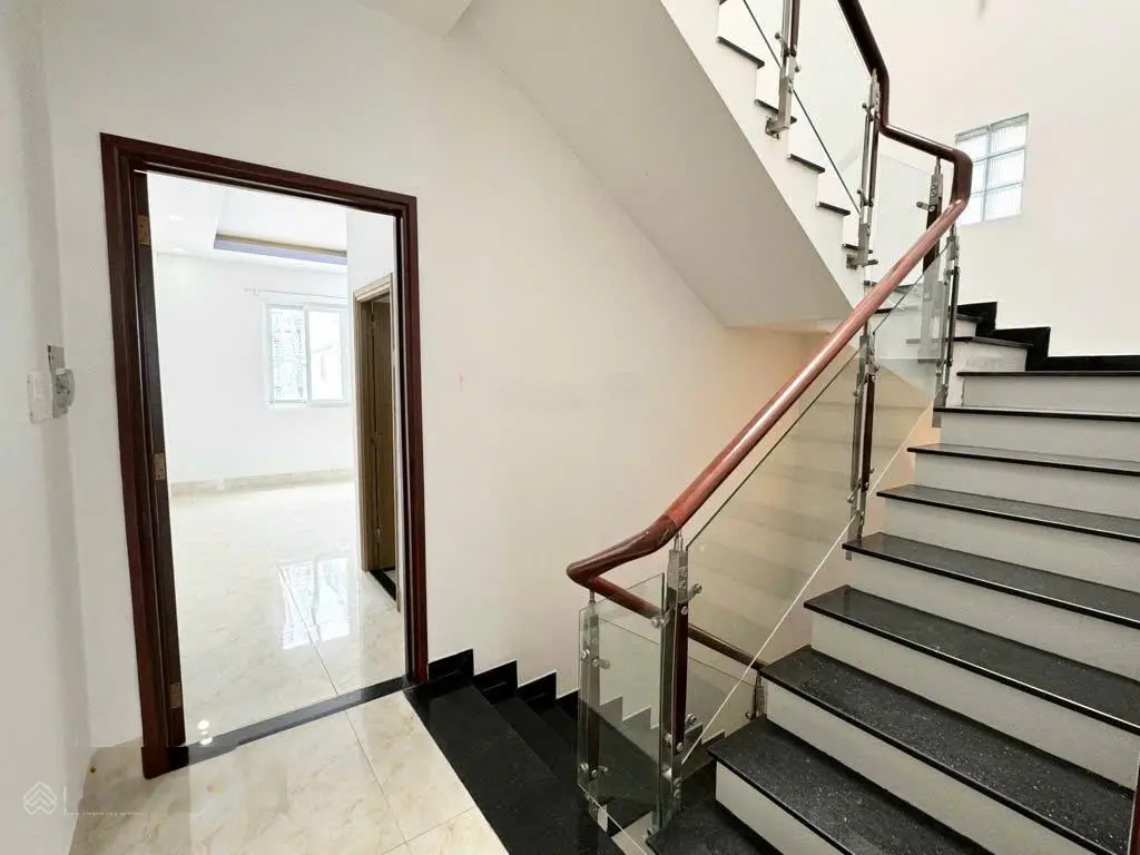 MTKD VIP, KDC Bình Phú, Q6. Đường 16m. Ngang 4,5m, đi bộ vài phút đến Metro Bình Phú. Chỉ 12,x tỷ