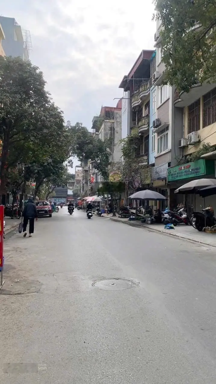 Mặt phố Đặng Trần Côn 18m 5 tầng , vỉa hè rộng, kinh doanh.