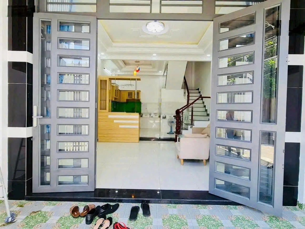 Bán nhà hẻm xe hơi 6m 2177 Huỳnh Tấn Phát, TT Nhà Bè. DT 5x10m 3 tầng. Giá 4.99 tỷ