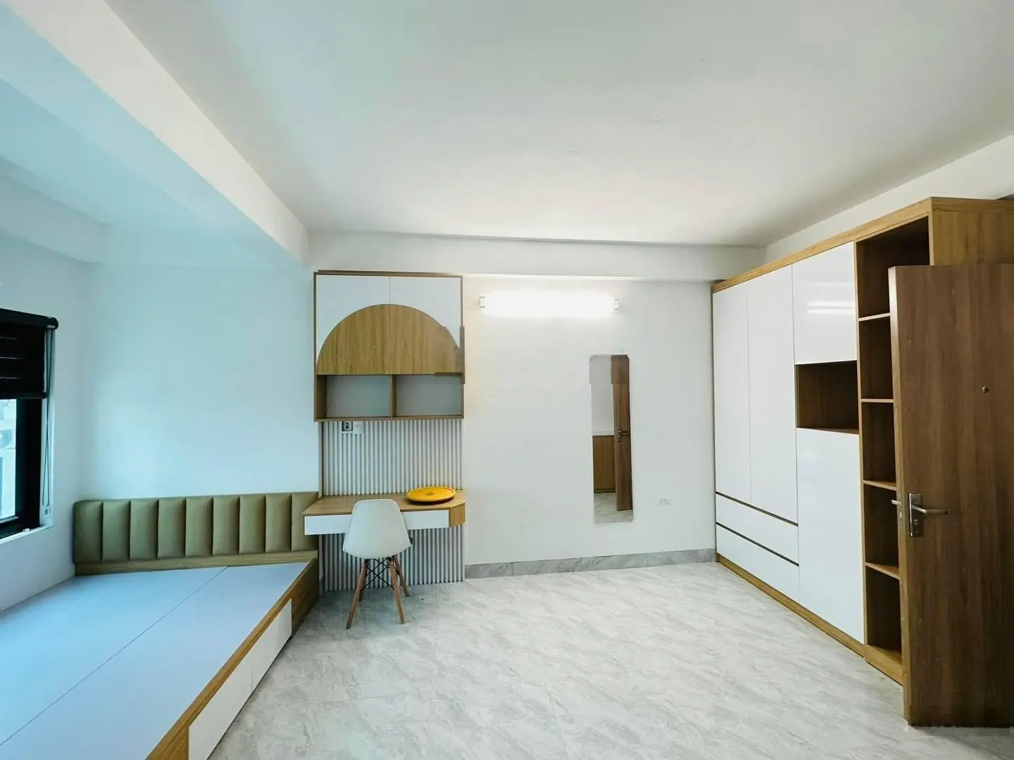 Bán toà CCMN Mỹ Đình, Nam Từ Liên. Dt 90m2 x 7 tầng, giá 18 tỷ, lô góc, ô tô vào nhà, thu 2 tỷ/năm.