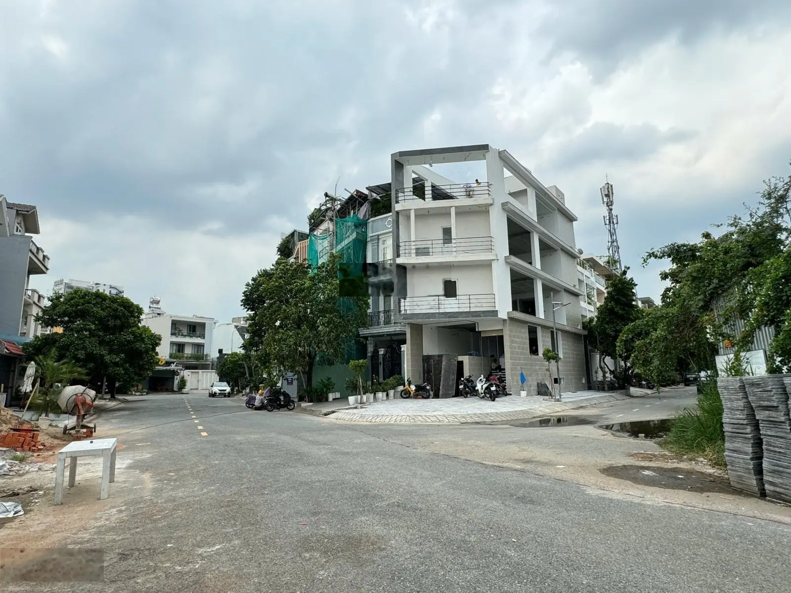 Bán đất góc 2MT gần UBND phường An Phú, DT 10x20m giá 30 tỷ