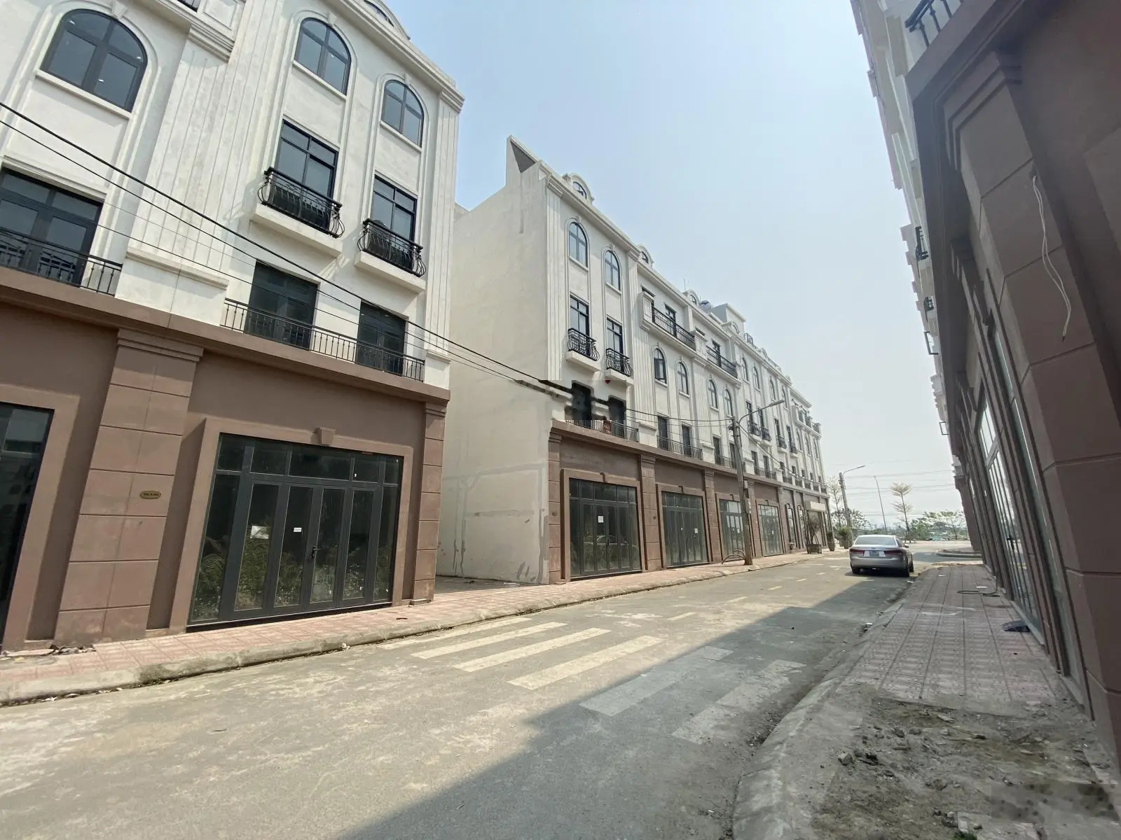 Chính chủ gửi bán DG1 diện tích 80m2 giá chỉ 12X bao phí , sẵn sổ giao dịch. Lh: 0869920481