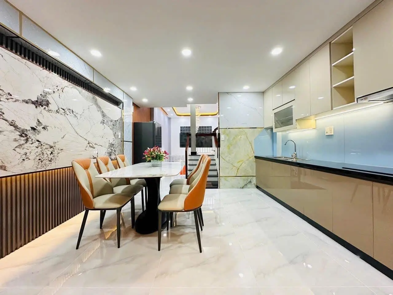 Cần tiền bán gấp nhà hẻm xe hơi Hoa Lan, Phường 7, Phú Nhuận. Giá chỉ 4,4 tỷ. 0906 806 *** Thuý Ngân