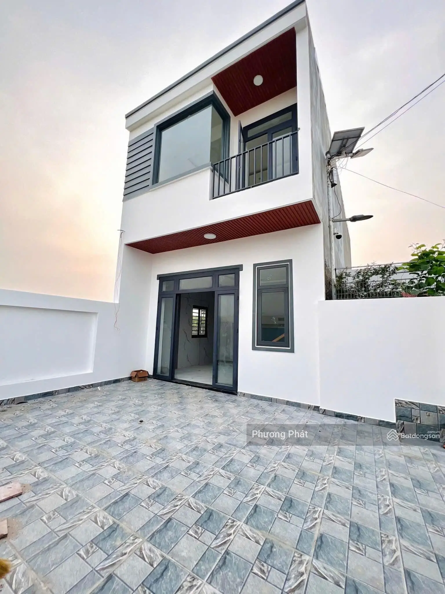 Bán Gấp Nhà 1 trệt 1 lầu sân xe hơi gần cổng sau văn miếu Trấn Biên, TT 600tr Nhận Nhà Ở Ngay
