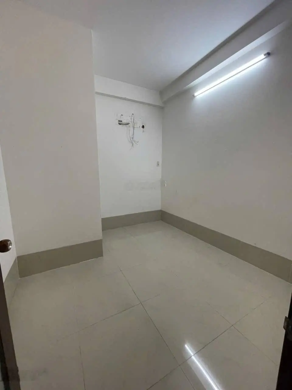 Cô Hà đi Úc cần bán gấp nhà Nguyễn Văn Đừng-Q5, gần bệnh viện An Bình. 3tỷ280 đang cho thuê 27triệu
