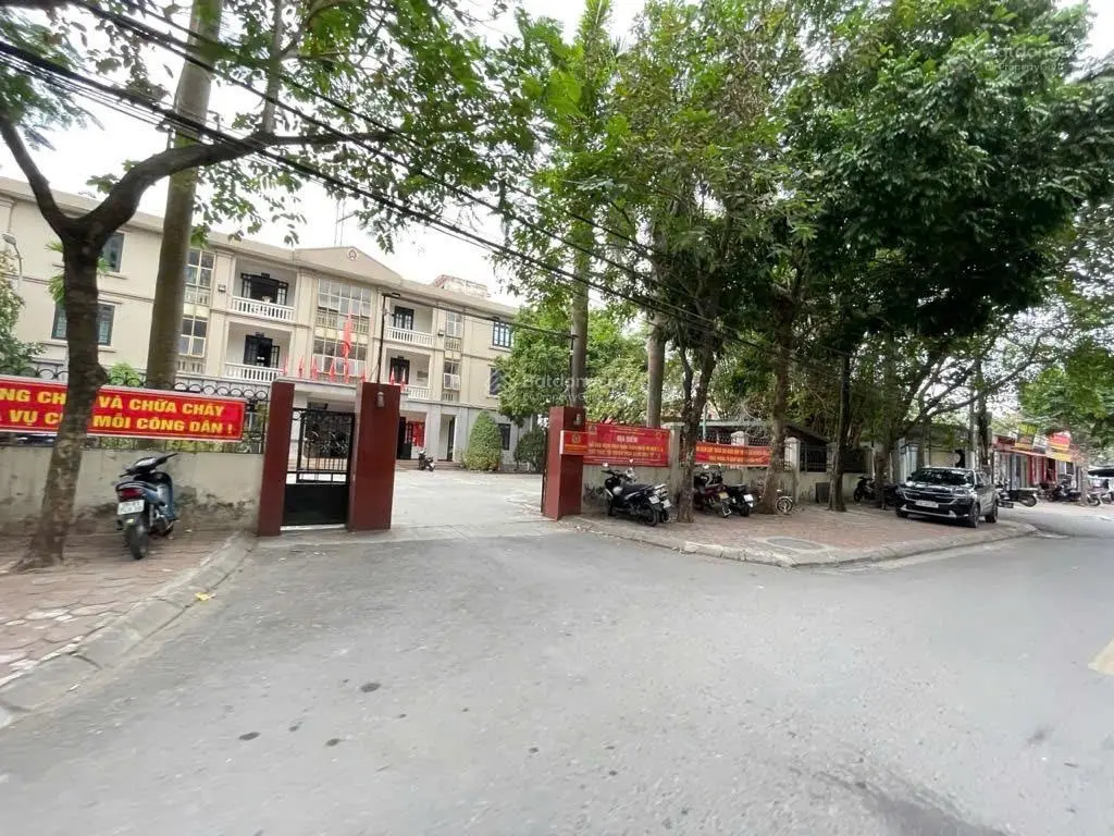 Bán nhà mặt phố ngọc trì diện tích rộng 130m2 vỉa hè kinh doanh sầm uất, 2 thoánthoáng