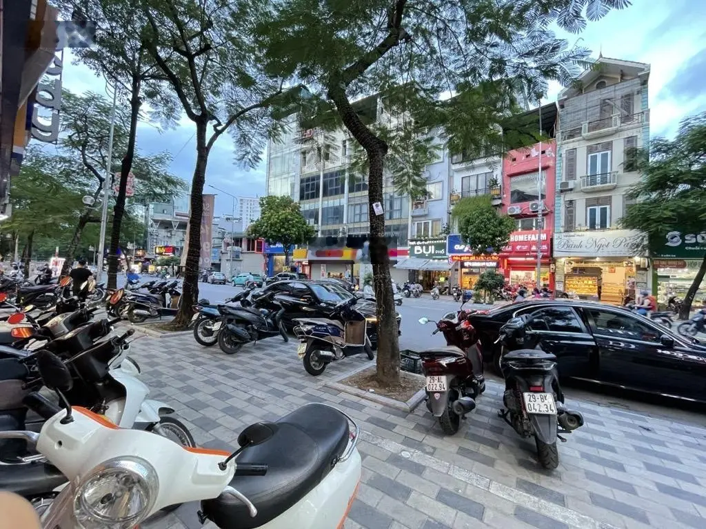 Bán nhà mặt phố Xuân La, cạnh Hồ Tây - vỉa hè đá bóng kinh doanh đỉnh cao, 51,6 m2, giá 34 tỷ