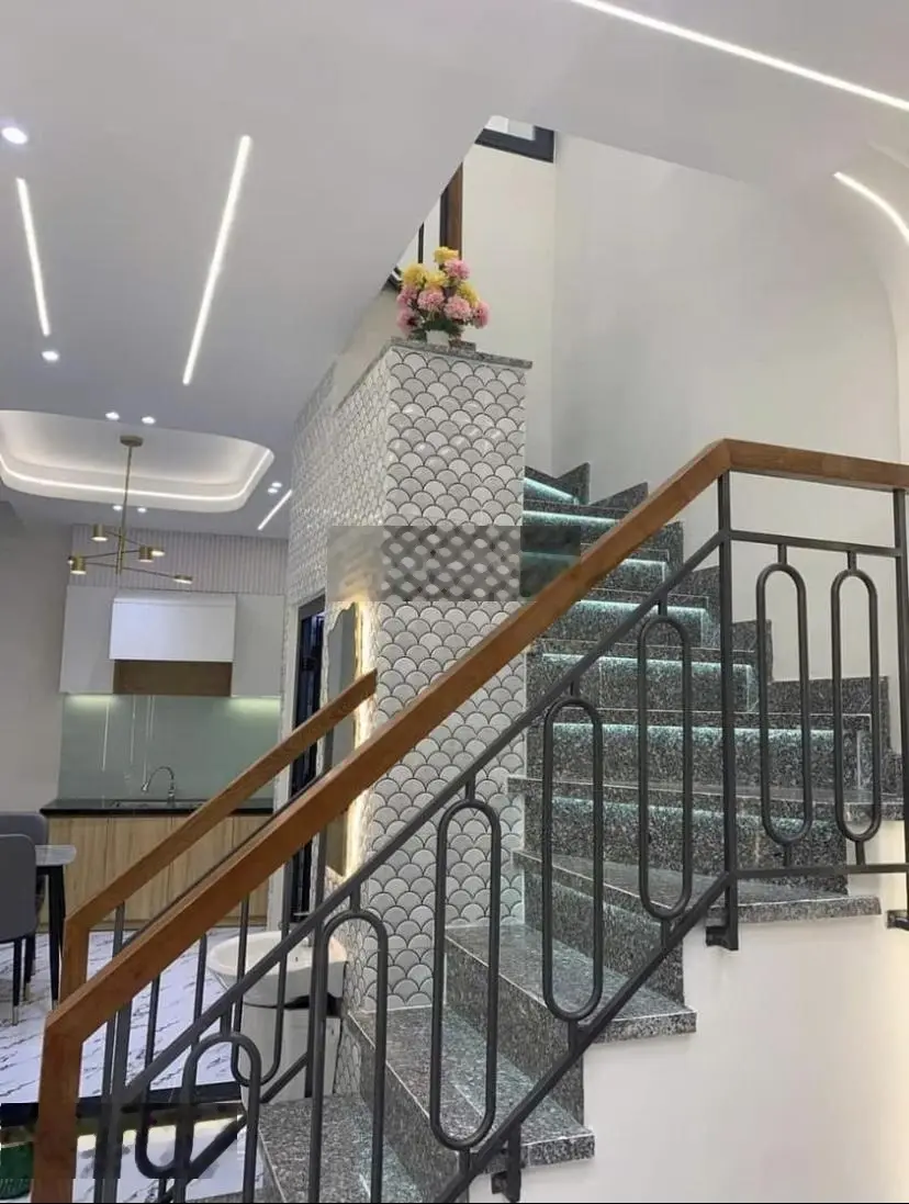 Bán nhà phố ngay sau vòng xoay An Lạc - MT Hồ Ngọc Lãm Bình Tân - DT 70m2 - SHR
