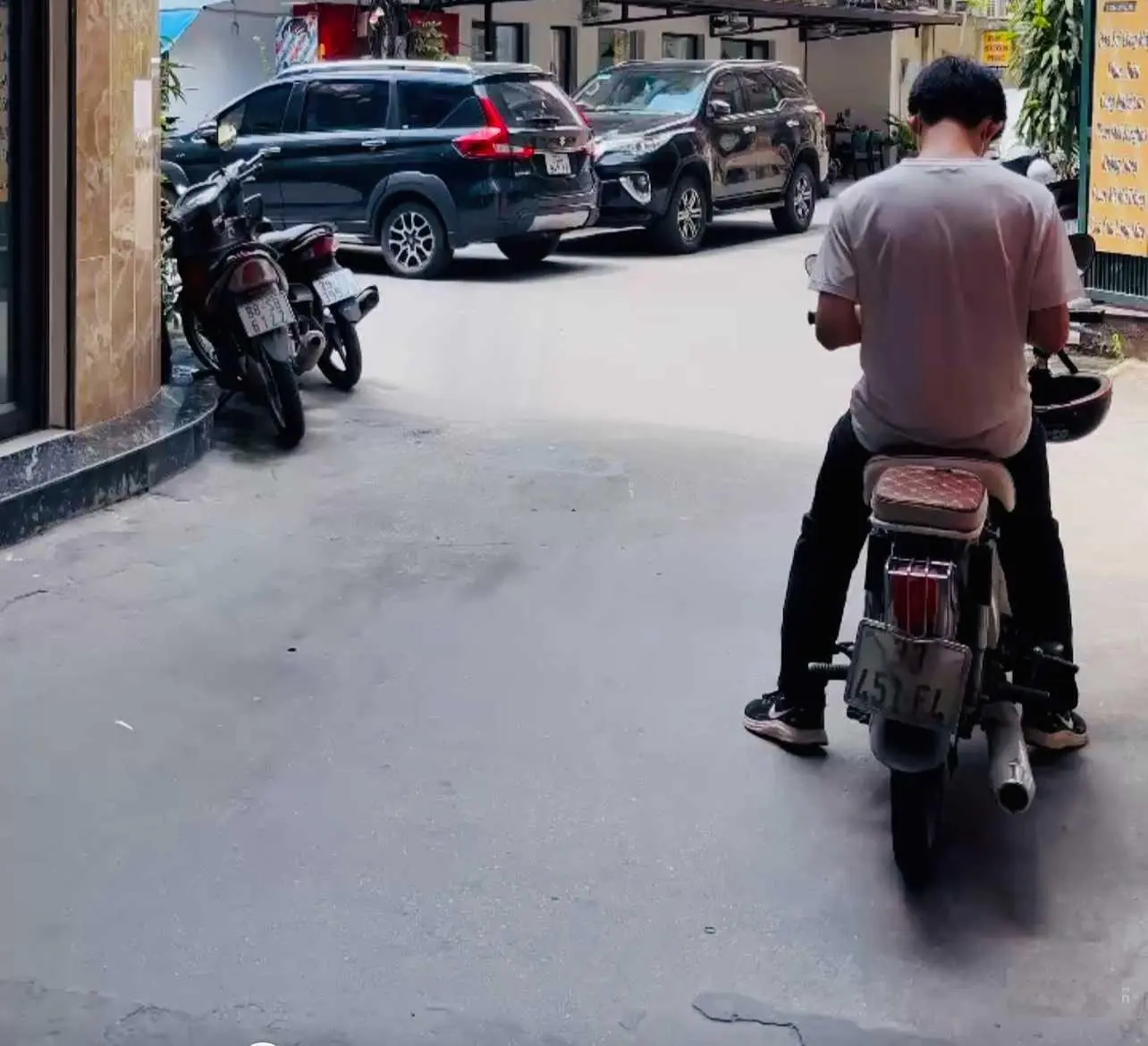 BÁN NHÀ HÀO NAM - ĐANG BÁN PHỞ RẤT ĐÔNG KHÁCH - 70M, MT8M, 5,8 TỶ - Ô TÔ TRÁNH DỪNG ĐỖ THOẢI MÁI.