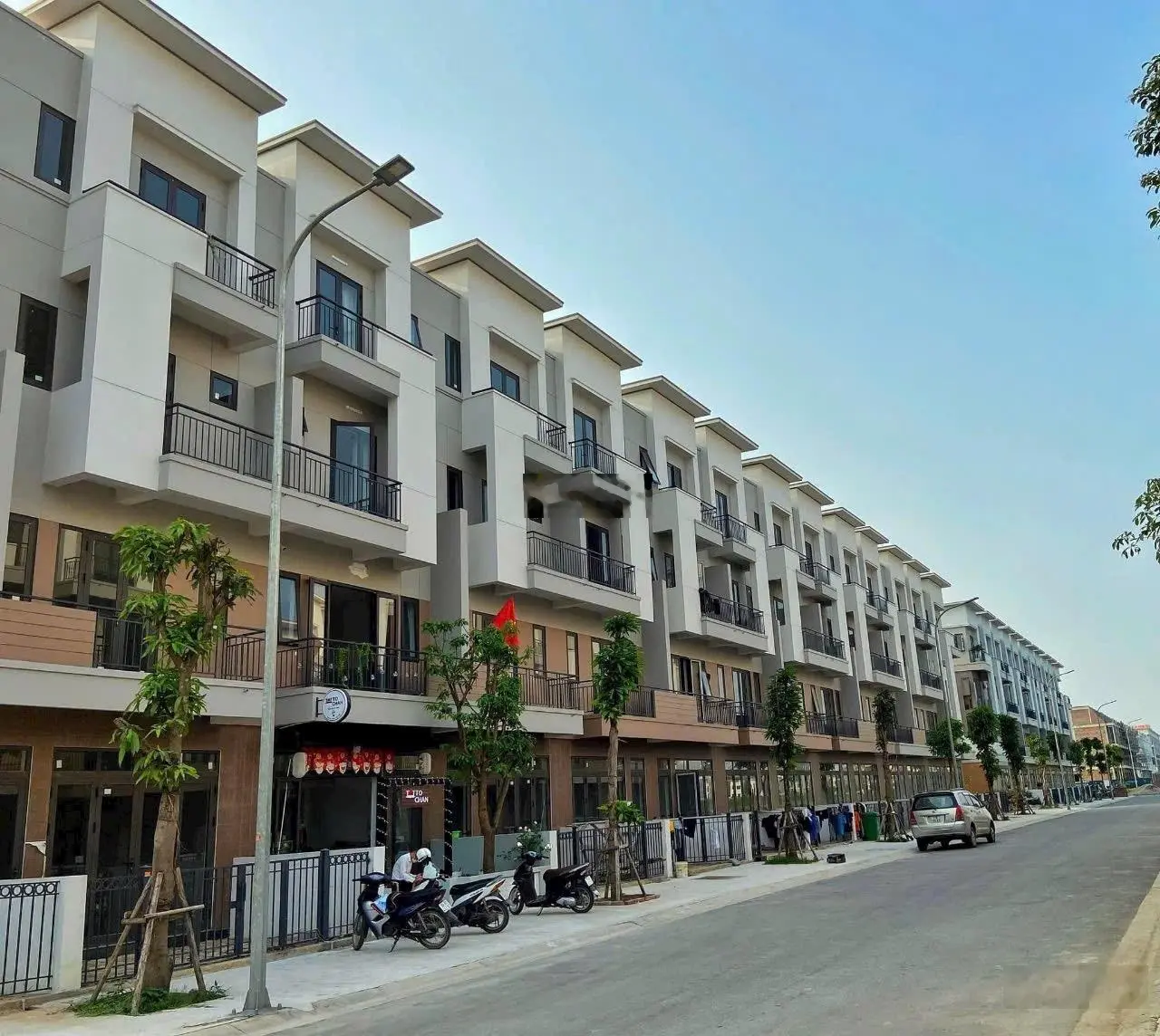 Duy nhất 1 căn shophouse 4 tầng đã có sổ hồng lâu dài giá chỉ 4,x tỷ _ mua là lời
