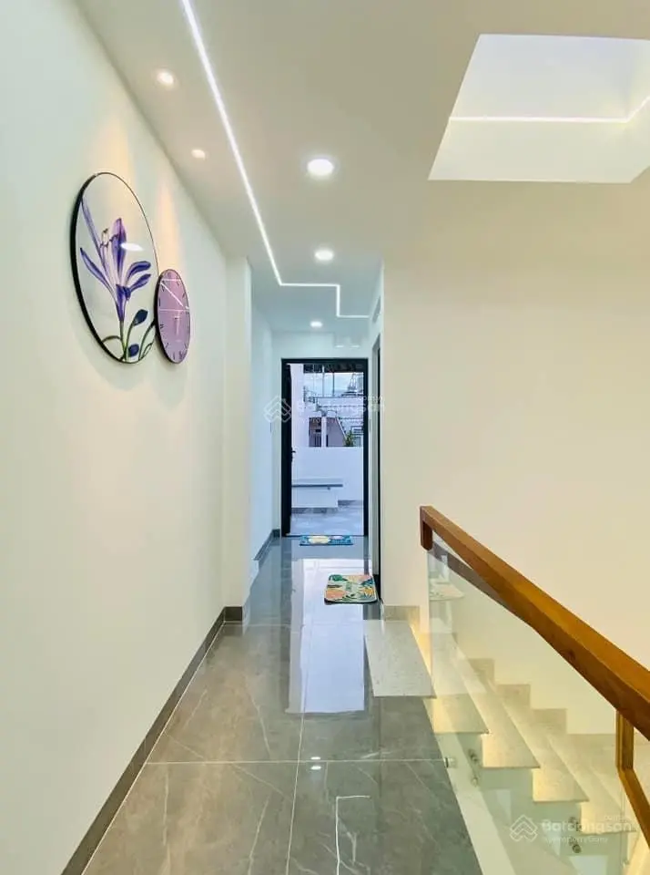 Định cư nước ngoài cần bán gấp ra căn Nguyễn Hữu Thọ, P. Tân Hưng, Q7, 77m2,giá 2tỷ5 sổ hồng riêng