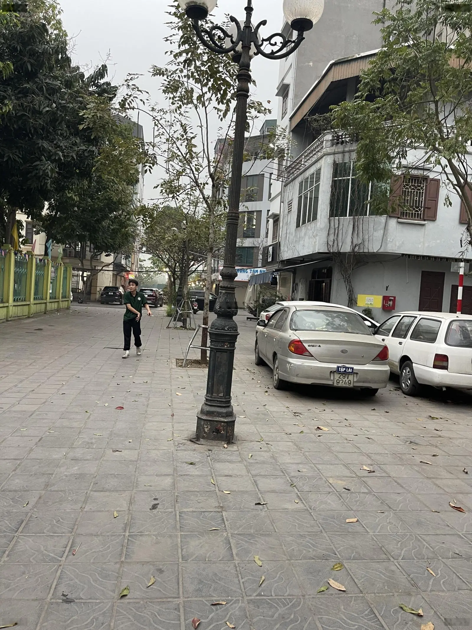 Kinh doanh bất chấp ô tô tránh dừng đỗ ngày đêm cổ linh - phố trạm - đàm quang trung - long biên