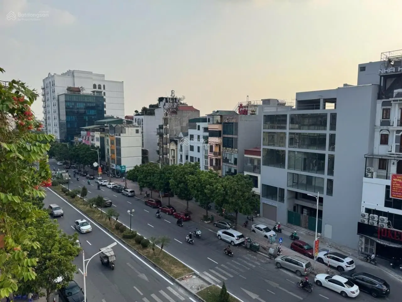 Siêu phẩm mặt tiền rộng 6,2m,6 tầng thông sàn+diện tích 50m thang máy,vị trí đẹp nhất phố hồng tiến
