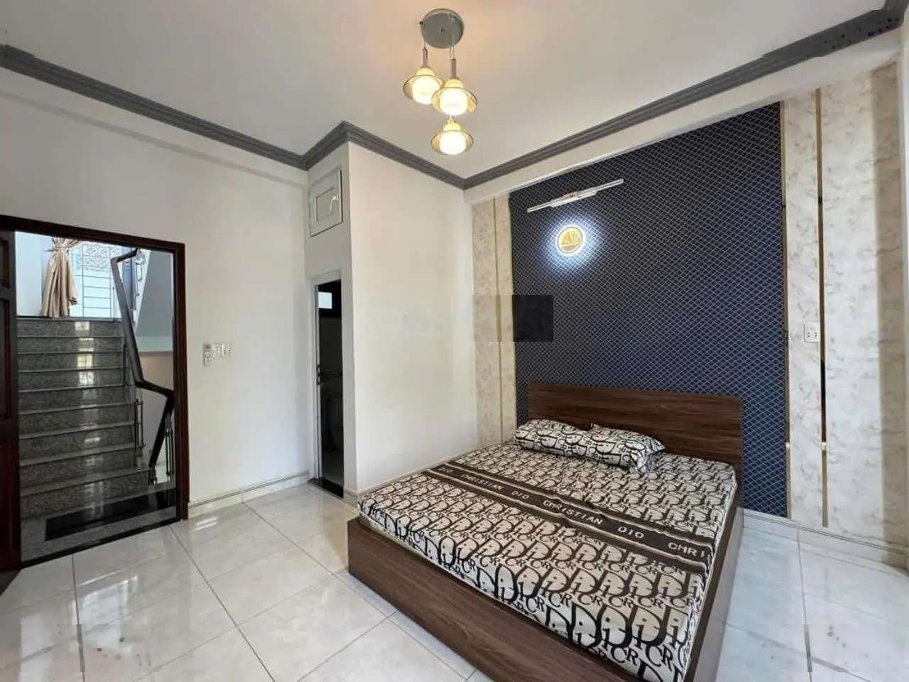 Định cư bán gấp căn nhà đường Nguyễn Phúc Chu, P. 15, Quận Tân Bình. Hẻm lớn 6m ô tô