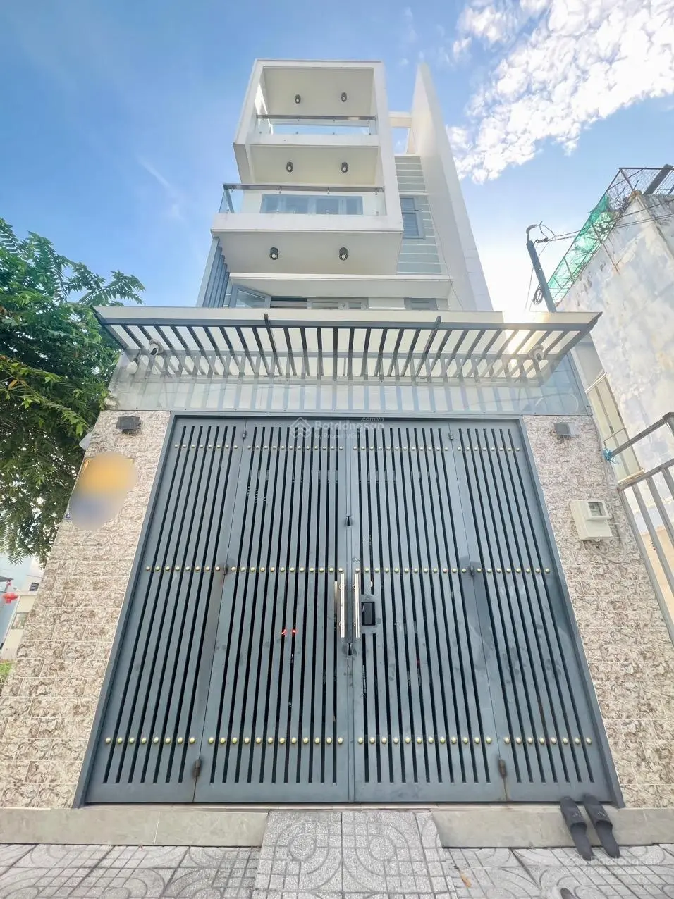 Bán nhà mặt tiền ngay Võ Văn Kiệt - Hồ Học Lãm, đường 10m thông, ngang 4,3m, chỉ hơn 7 tỷ.
